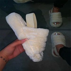 Chaussons en peluche taille plus à fond épais