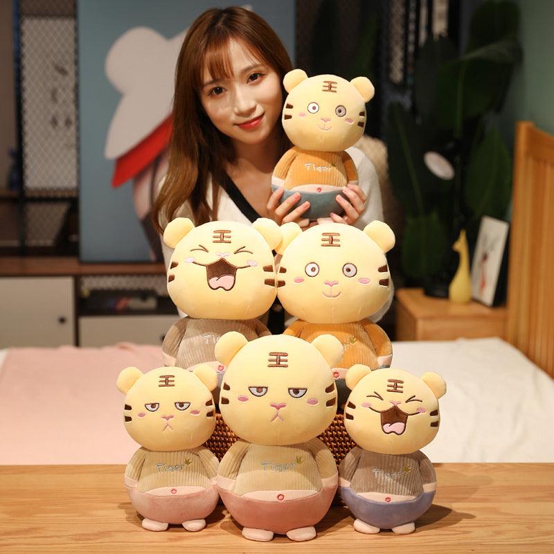 e6f7249f-e6b2-4c14-81d9-8c0ccb30e571.jpg - PELUCHE POUPEE