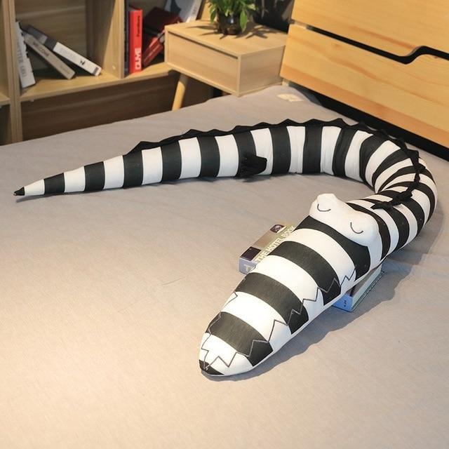 Peluche Crocodile Noir et Blanc – Image 2