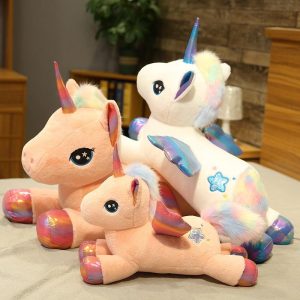 Poupée licorne arc-en-ciel en peluche