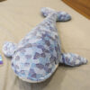 animal-en-peluche-baleine-grise.jpg Peluche géante animale medium de baleine grise